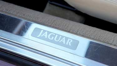 Jaguar XJS - sill plate