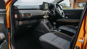 Dacia Sandero Stepway - front seats