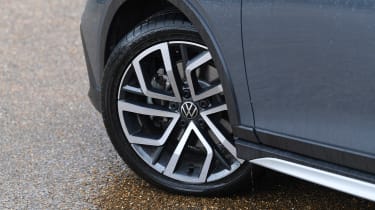 Volkswagen Golf Alltrack - wheel