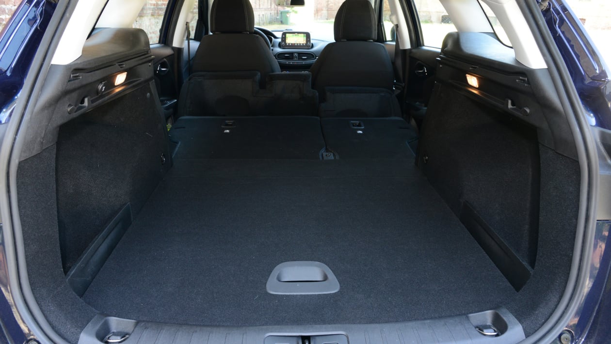 New Fiat Tipo Station Wagon estate 2016 review pictures Auto Express