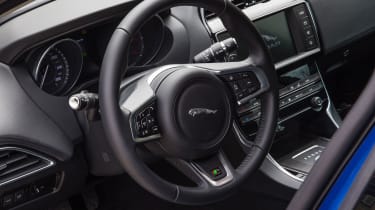 Jaguar XE 2.0D - steering wheel
