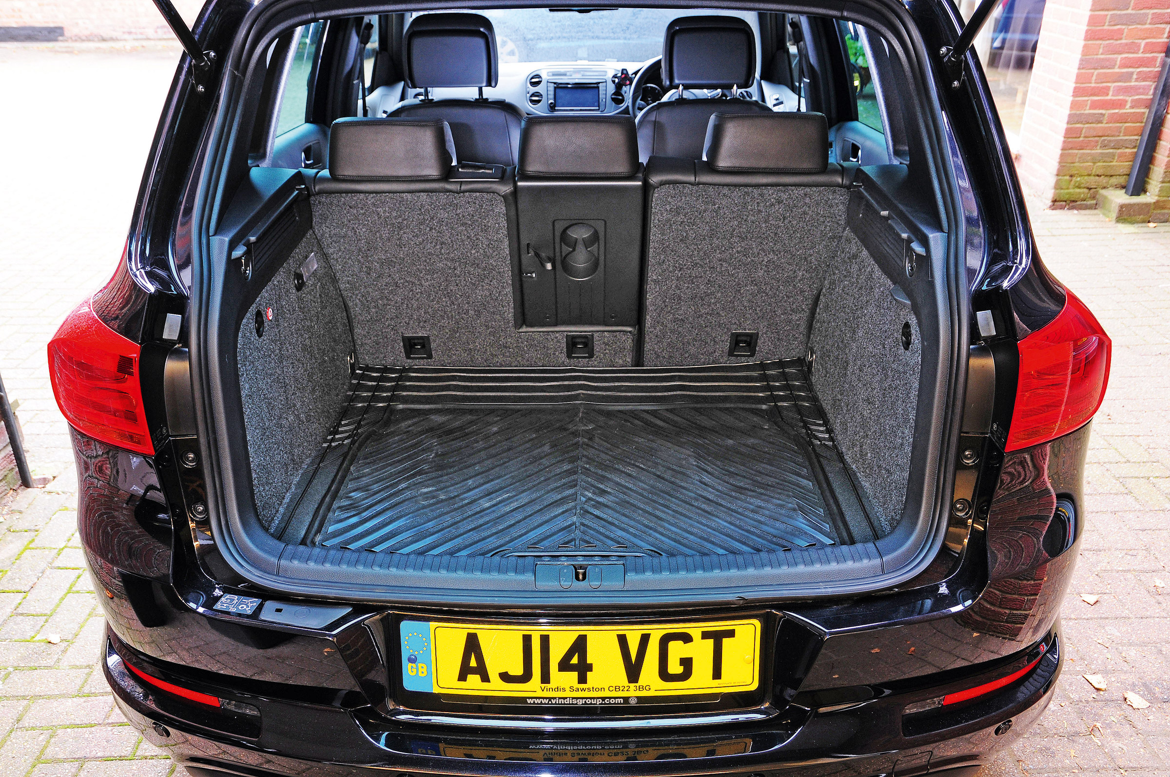 12 on VW Up RUBBER CAR BOOT MAT LINER COVER PROTECTOR