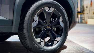 Dacia Bigster - grey front wheel