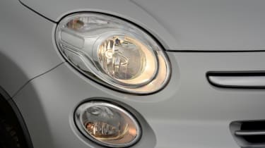 Fiat 500L Trekking Beats Edition headlights 