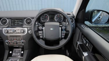 Land Rover Discovery 2014 interior