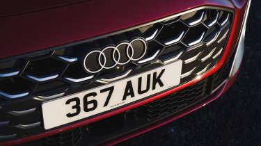 Audi S5 Avant - grille