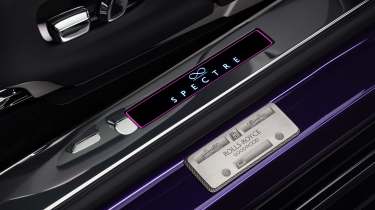 Rolls-Royce Spectre Black Badge - sill