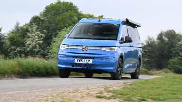 Volkswagen California eHybrid - front cornering
