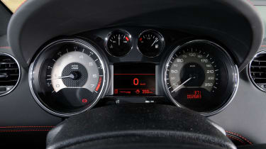 Peugeot RCZ R dials