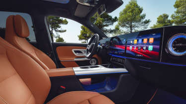 Mercedes GLB - front seats