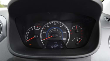 Used Hyundai i10 Mk2 - dials