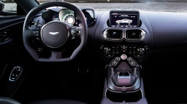 Aston Martin Vantage - dash