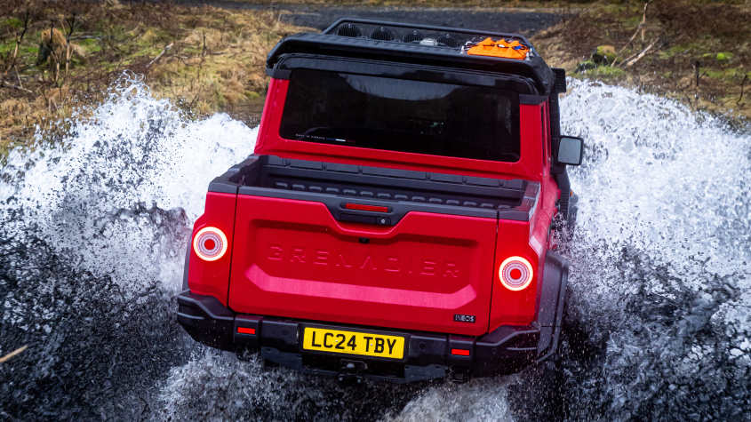 INEOS Grenadier Trialmaster X LETECH - заднее плавание по воде