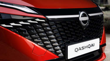 Nissan Qashqai - front grille