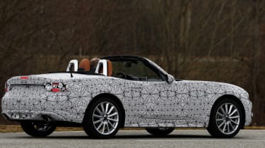 Fiat 124 Spider rear tracking 2