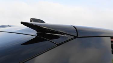 Lexus RZ - rear roofline