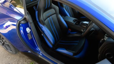 Aston Martin Vantage - seats