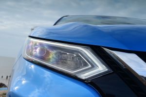 Nissan Qashqai - front headlight