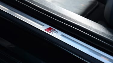 Audi S6 Avant - sill