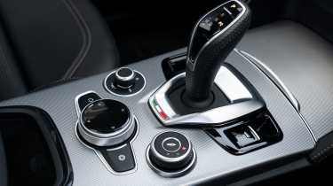 Alfa Romeo Stelvio - gear selector
