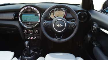 MINI Cooper Convertible - dashboard