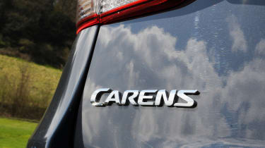 Kia Carens 2 1.7 CRDi badge