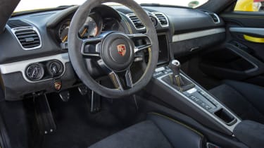 Porsche Cayman GT4 - interior