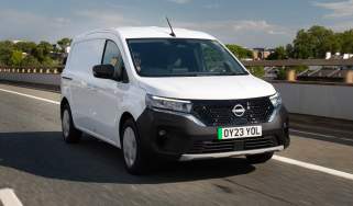 Nissan Townstar EV - front tracking