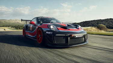 Porsche 911 GT2 RS Clubsport - front tracking