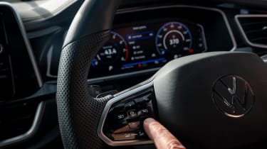 Volkswagen T-Roc - steering wheel controls