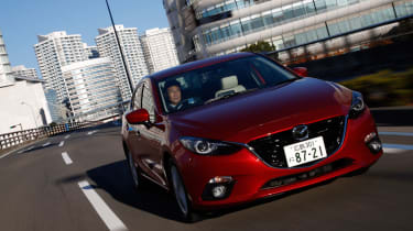 Mazda 3 Hybrid action