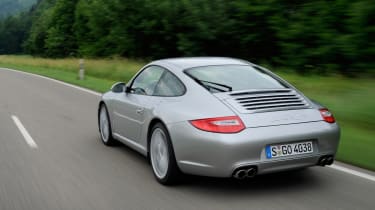 Porsche 911 (2004 - 2011) rear tracking