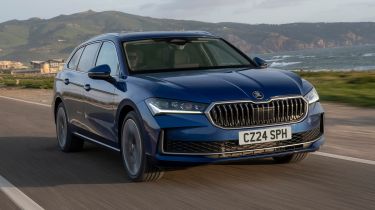 Skoda Superb iV - front tracking