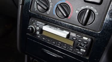 Used Toyota Avensis tape player