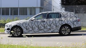 Mercedes%20C-Class%20Estate%20spyshots-4.jpg