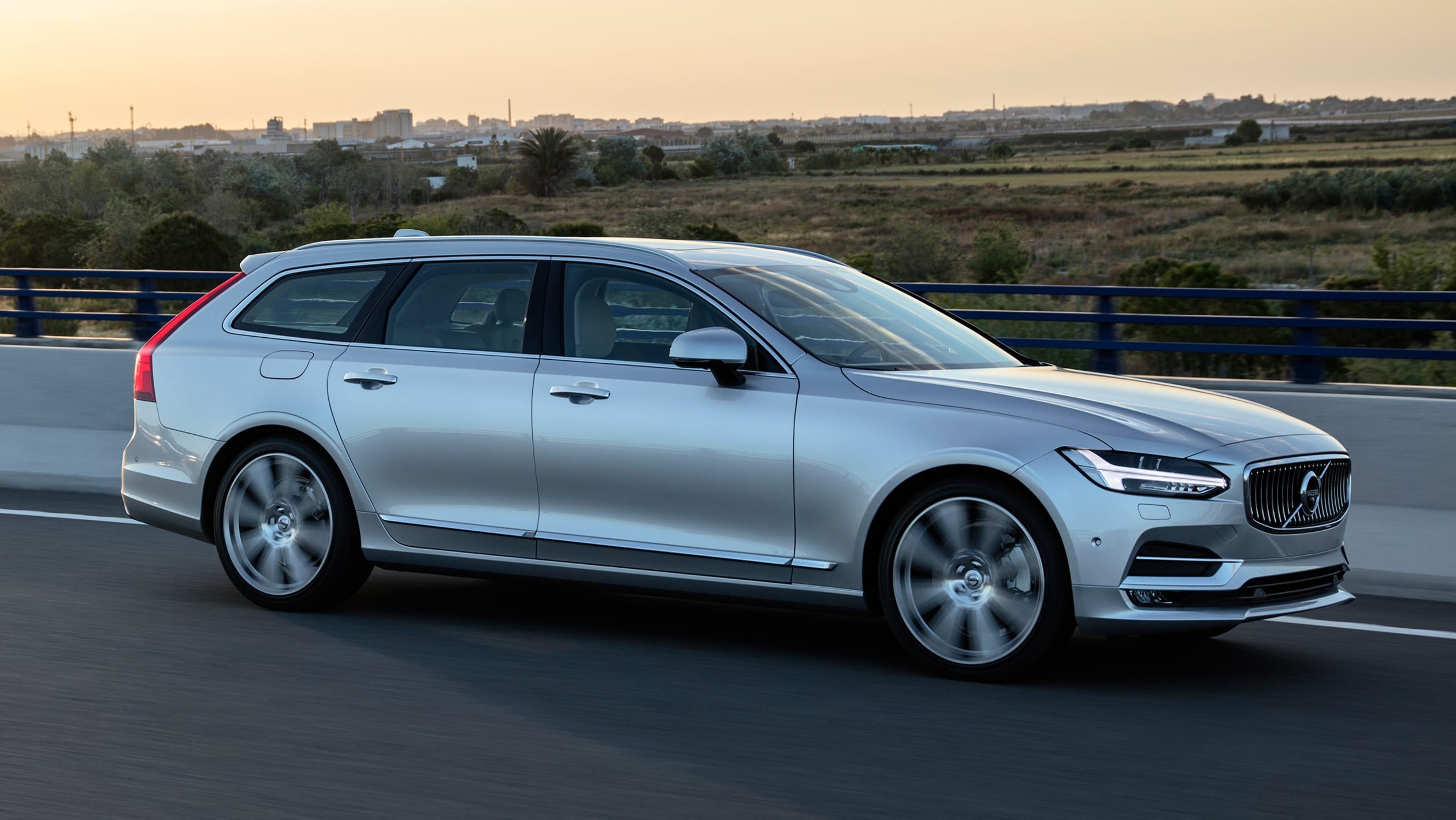 New Volvo V90 Estate 2016 Review - Pictures | Auto Express