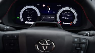 Toyota C-HR - dials