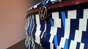 Volkswagen T-Roc R - rear badge
