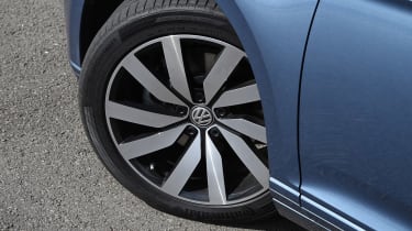 Volkswagen Passat wheel