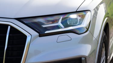 Audi Q7 - headlight