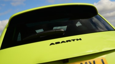 Abarth 500e – rear windscreen