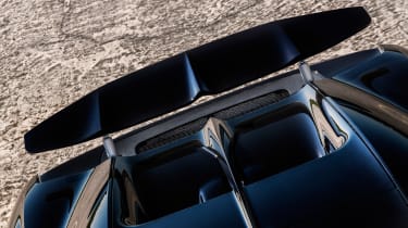 Bugatti Chiron - wing