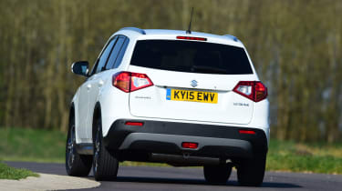 Suzuki Vitara - rear cornering