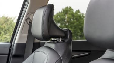 Kia Niro Hybrid - front seats