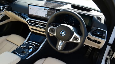 BMW i4 eDrive35 M Sport - dashboard