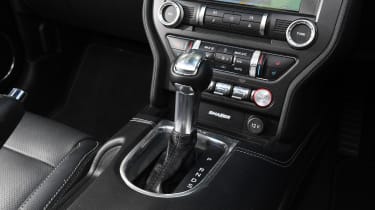 Ford Mustang Convertible - gear lever