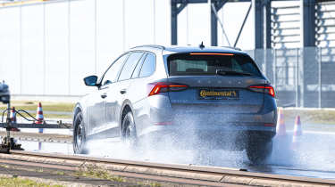 All Season tyre test - Skoda Octavia rear wet tracking