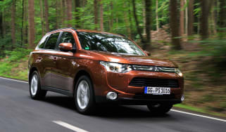 Mitsubishi Outlander front tracking