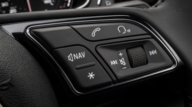Audi A5 Coupe 2.0 TDI - steering wheel controls
