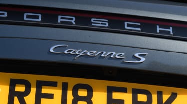 Porsche Cayenne S - badge